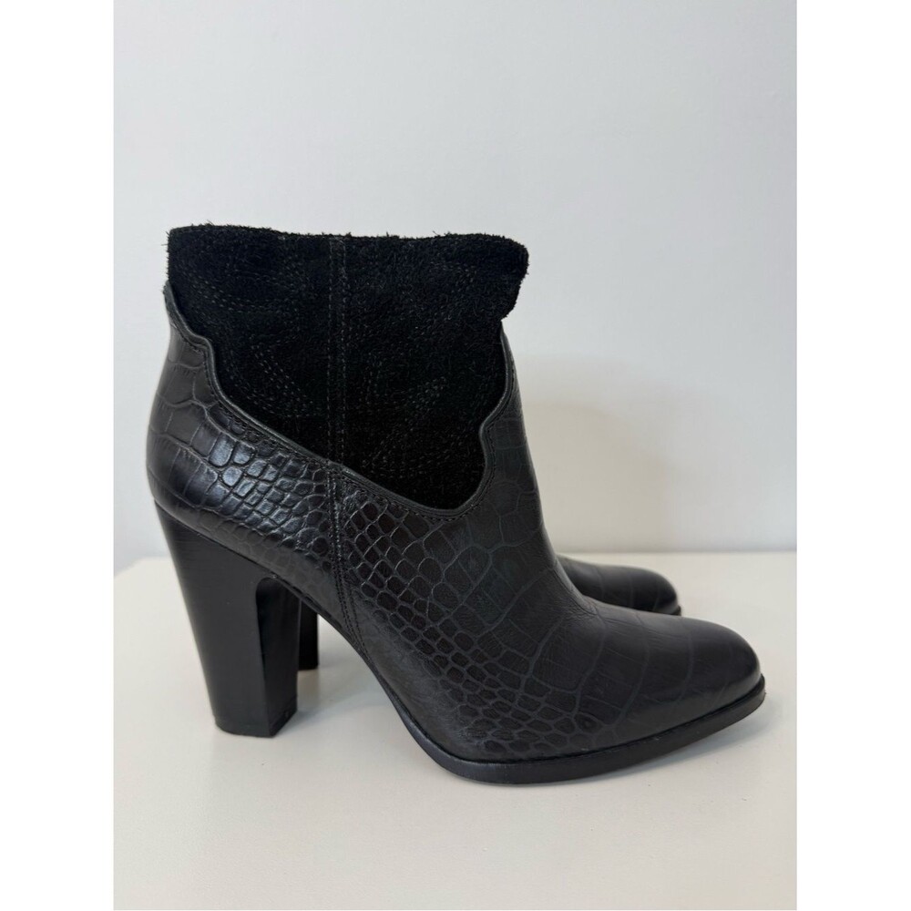 Understated Leather Matisse Done N Dusted Black Leather Western Bootie Size  8.5